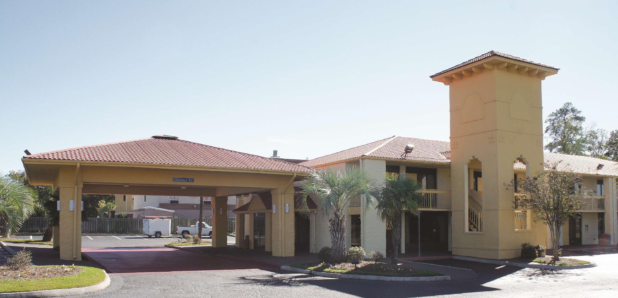 Super 8 By Wyndham Savannah Kültér fotó
